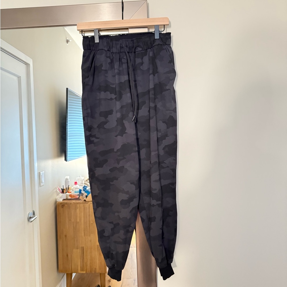 Women’s Lululemon Black Camo Jogger Pants